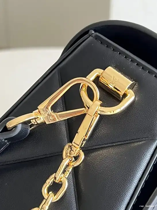 Cheap TWIST LOUIS VUITTON MM 0627